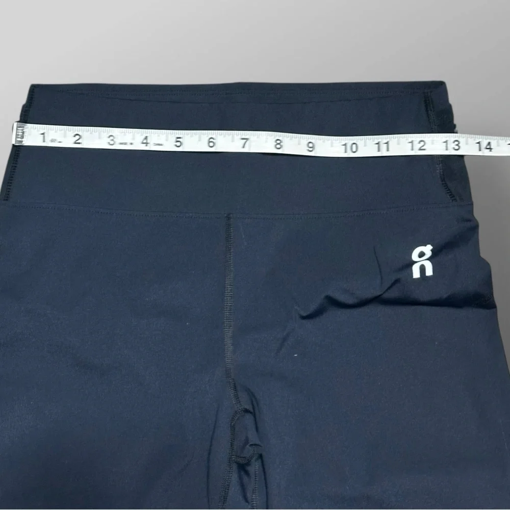 On Running Women Trail Tights Cropped Leggings M Black Pockets Knee Grippers - Picture 5 of 10